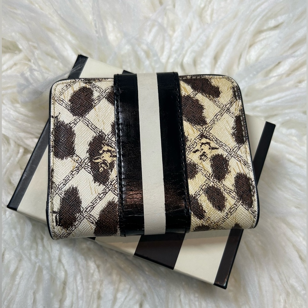 ❤️🔥L.A.M.B. Designer Bifold Wallet❤️🔥 - Picture 2 of 8